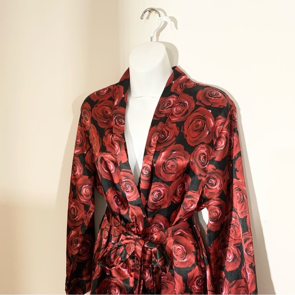 La Vie En Rose silky rose print robe - Picture 2 of 4